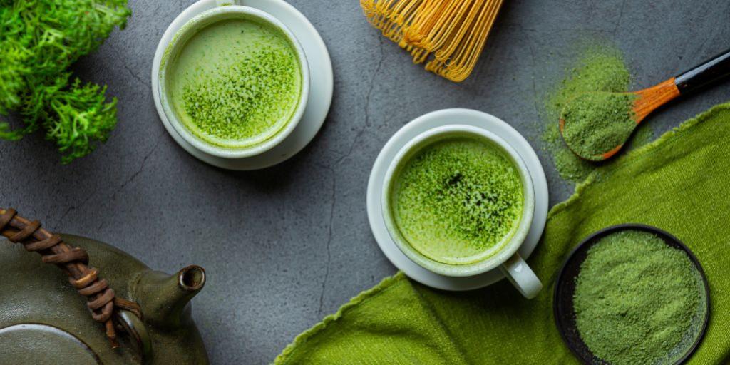 polvere di the matcha in preparazione